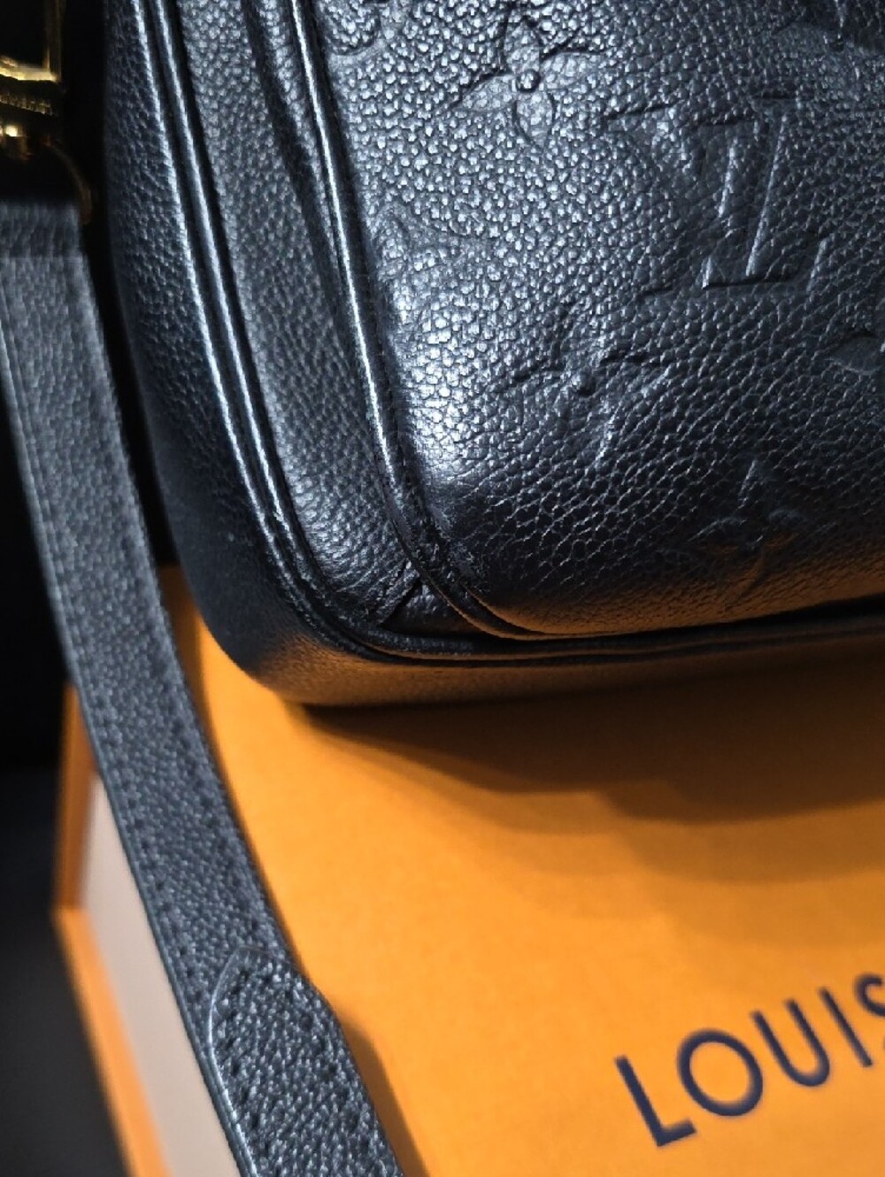 Louis Vuitton Black Monogram Empreinte Pochette Metis Crossbody Gold Hardware - Picture 3 of 15